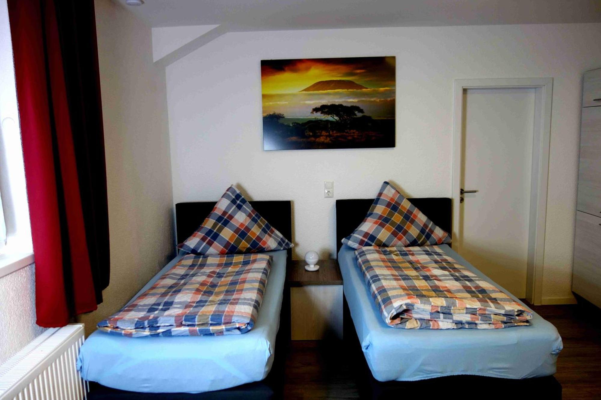 Speedys Gaestehaus Baar  Экстерьер фото