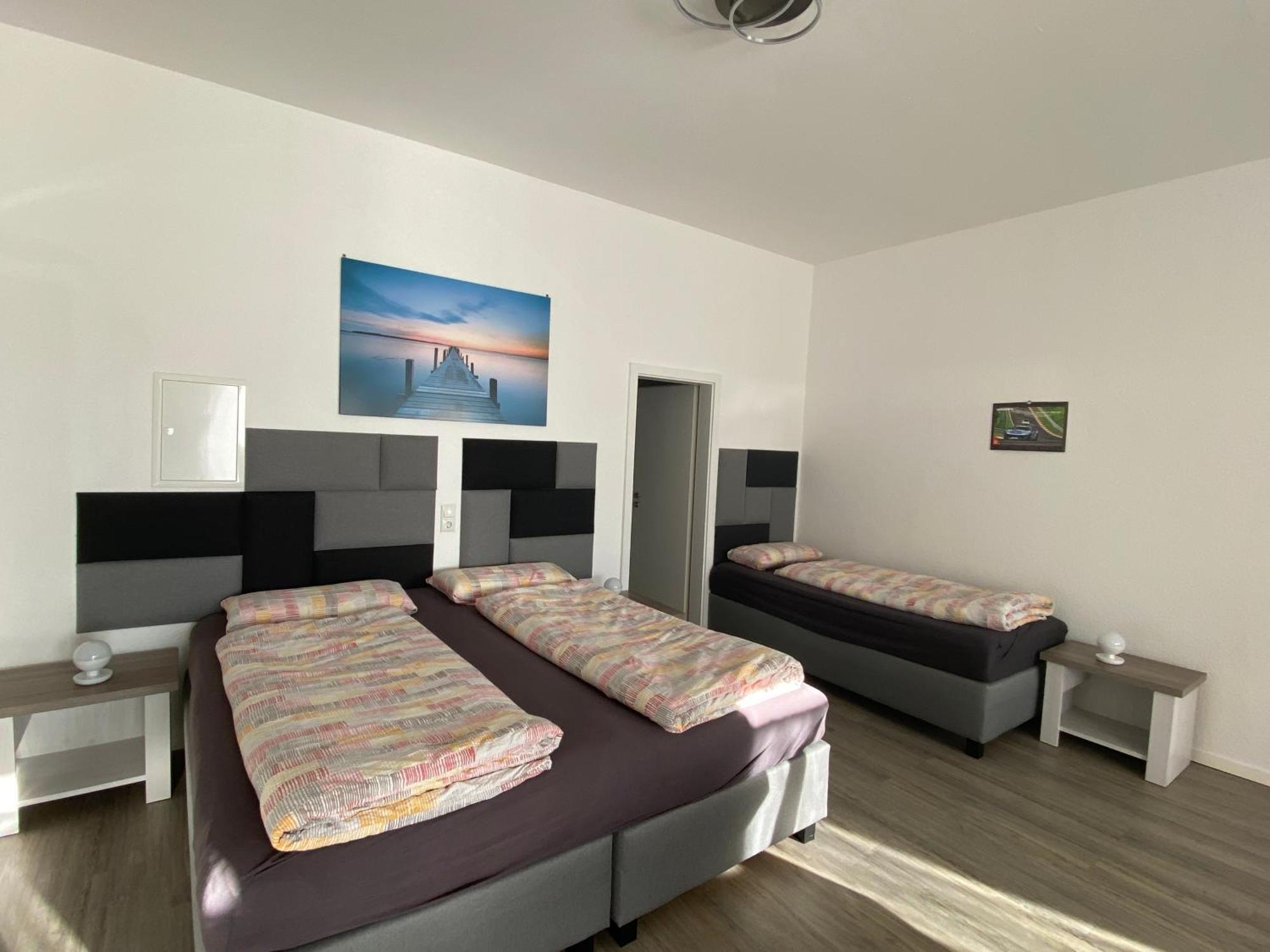 Speedys Gaestehaus Baar  Экстерьер фото